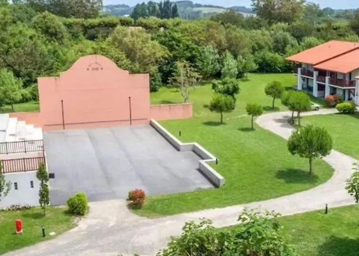 T4 A 200m De La * 圣让－德吕兹